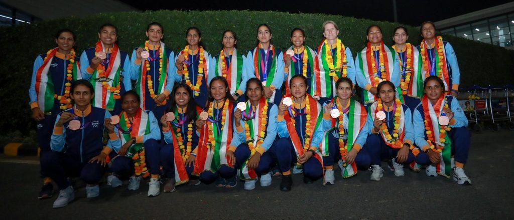 Z3EYMYCyMc - India: Indian Men's and Women's Hockey Teams receive thunderous welcome on return after successful campaigns in Hangzhou Asian Games - ~Indian Men's Hockey Team won Gold Medal; Indian Women's Hockey Team won Bronze medal~